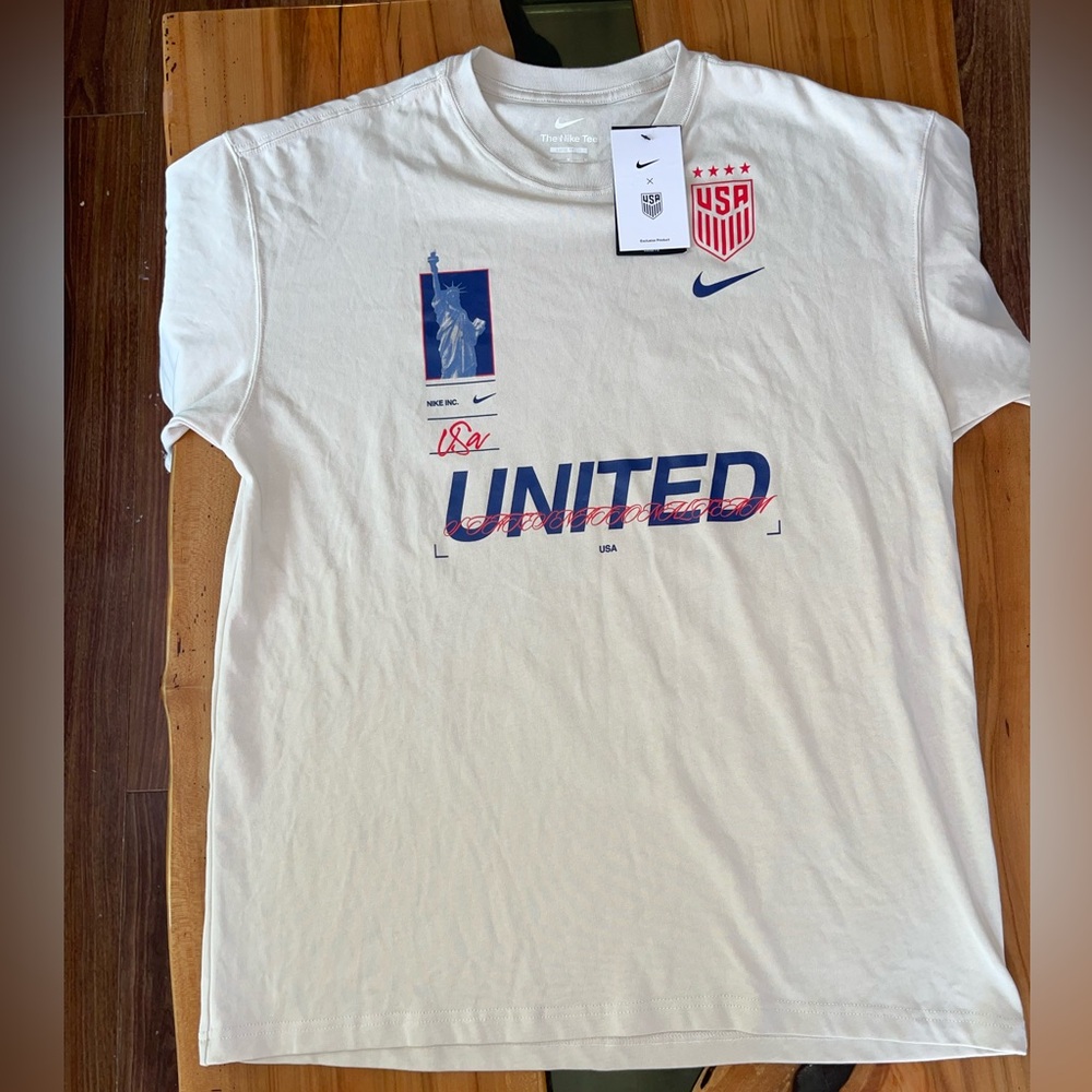 Nike Women’s USA National Soccer Team Short Sleeve Tee United Design
